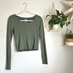 🩷SO CROP TOP LONG SLEEVE GOING OUT LOUNGE TOP SIZE SMALL TRENDING GREEN
